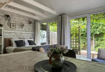 Coast Holiday Appartements allows 18 year olds to book a room