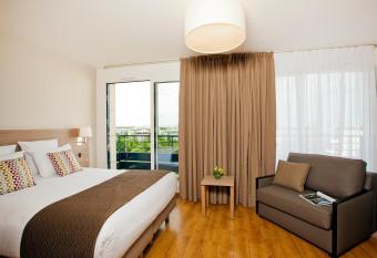 Residhome Bois Colombes Monceau has Balcony rooms