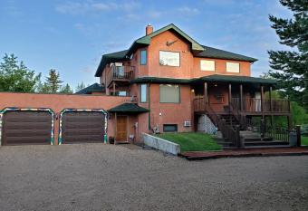 South Africa House Guest Lodge allows 18 year olds to book a room