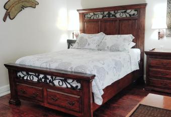 Los Gatos Garden Inn Hotel allows 18 year olds to book a room