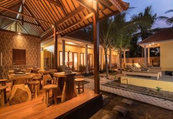 Yellow Bridge Guest House allows 18 year olds to book a room