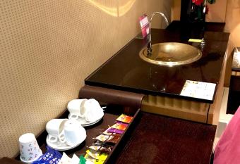 Fortune Villa Motel allows 18 year olds to book a room