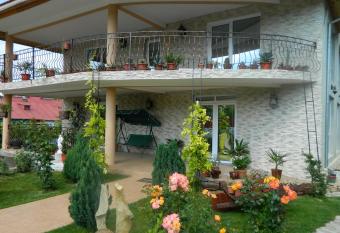 Pensiunea Casa Cornelia Mahmudia has Balcony rooms