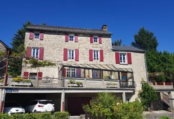 Maison d H  tes  allows 18 year olds to book a room