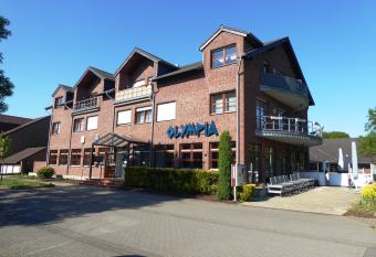 Olympia Hotel & Restaurant has Balcony rooms