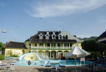 Deluxe SandCastles Condos has Balcony rooms