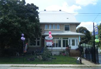 10th Avenue Guest House & Suites allows 18 year olds to book a room
