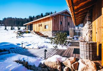 Aparthotel & Wellness Kn    ec   cesta has Balcony rooms