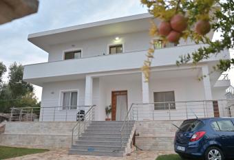 Mana Apartments allows 18 year olds to book a room