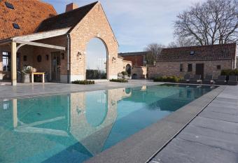 Boutique Hotel De Brakelhoen allows 18 year olds to book a room