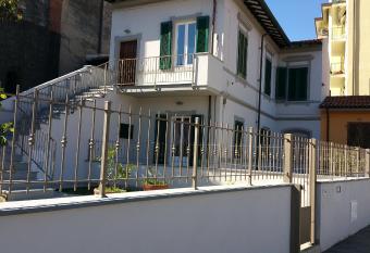 La Corte di Marino allows 18 year olds to book a room