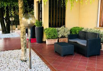 CAMINHOUSE has Balcony rooms