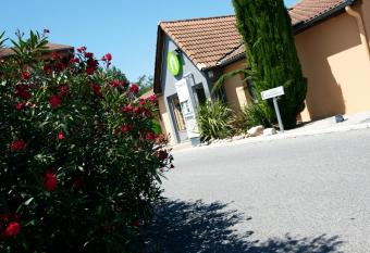 Kyriad Vitrolles A  roport Marseille allows 18 year olds to book a room