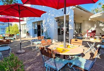 Campanile Montpellier Sud - A709 allows 18 year olds to book a room