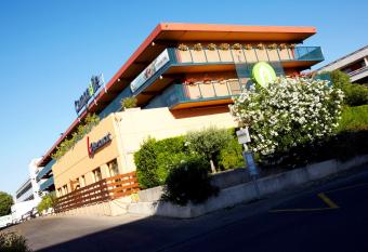 Campanile N  mes Centre Mas-Carbonnel allows 18 year olds to book a room