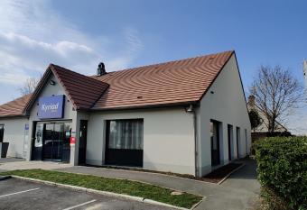 Kyriad Fontenay - Tr  signy allows 18 year olds to book a room