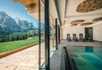 L  ch de Costa has Balcony rooms