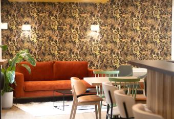 Campanile Melun S  nart allows 18 year olds to book a room