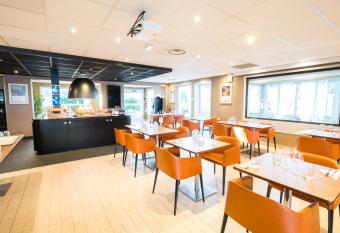 Campanile Montesson - Le V  sinet allows 18 year olds to book a room