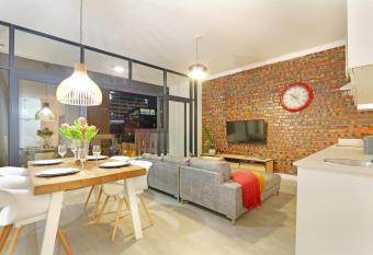 The Rhino Hotel & Apartments has Balcony rooms