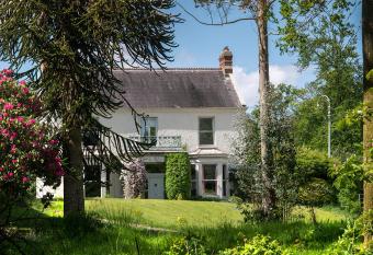 Ballyteige Lodge allows 18 year olds to book a room