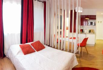 Studio rouge Ramblas Centre Toulouse allows 18 year olds to book a room