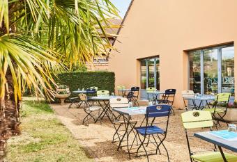 Kyriad Direct Lyon Sud - Chasse-Sur-Rh  ne allows 18 year olds to book a room