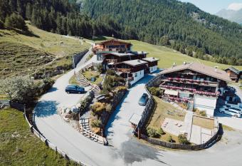 Gr  nwald Resort S  lden has Balcony rooms