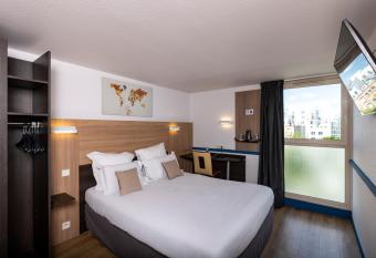 Kyriad Paris Ouest - Colombes allows 18 year olds to book a room