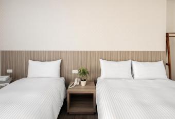 Hotel Brown - Chihkan Branch allows 18 year olds to book a room