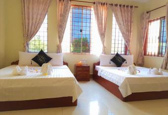 Samnop Samnang Guesthouse allows 18 year olds to book a room