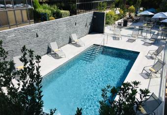 Golden Tulip Aix en Provence allows 18 year olds to book a room