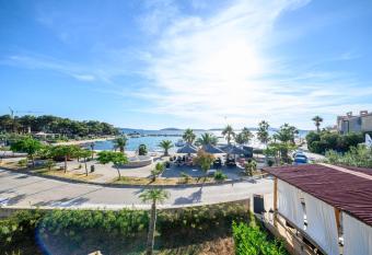 Apartments Oto has Balcony rooms