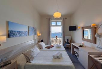 Esperance 1 allows 18 year olds to book a room