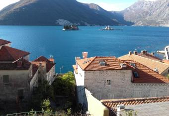 Guest House Dragutinovic has Balcony rooms