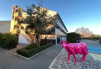 Kyriad Lisieux allows 18 year olds to book a room