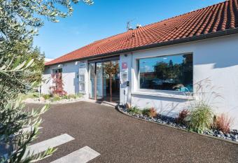 Campanile Lyon Bron Eurexpo allows 18 year olds to book a room