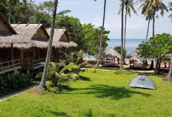 Khim Vouch Ay Rabbit island has Balcony rooms