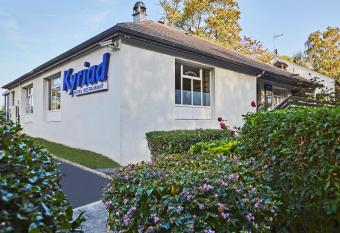 Kyriad - Ecouen la Croix Verte has Balcony rooms