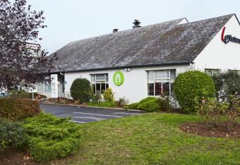 Campanile Morangis Orly allows 18 year olds to book a room