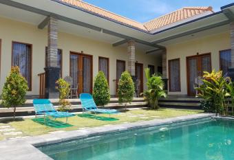 Cantika Guest House has Balcony rooms