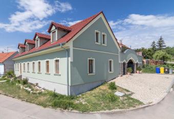 Apartm  ny Fojtova studna has Balcony rooms