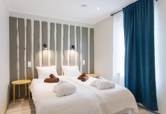 Johan Suites & Spa has Balcony rooms