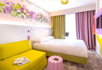 ibis Styles Fr  jus St Raphael has Balcony rooms