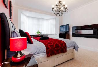 Brooklyn House has Balcony rooms