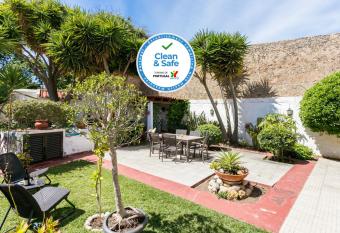 3 Marias Garden House B&B allows 18 year olds to book a room