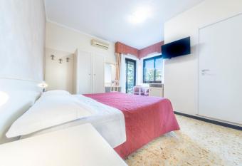 Gold Hotel allows 18 year olds to book a room