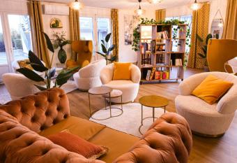 Kyriad Villeneuve Saint Georges - H  tel r  nov   allows 18 year olds to book a room