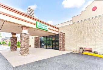 Wyndham Garden Romulus Detroit Metro Airport has Balcony rooms