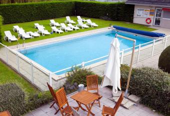 Kyriad Deauville - St Arnoult allows 18 year olds to book a room